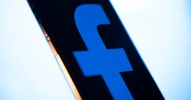 فيسبوك تحاصر المعلومات المضللة عن لقاحات كورونا بعد انتقادات لمواقع التواصل