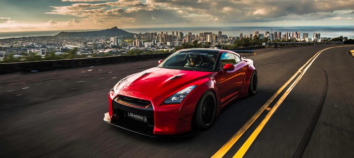 نيسان GT-R جودزيلا البركانية تعود لهاواي في جلسة تصوير غير مسبوقة