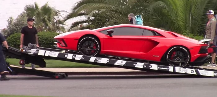 جاستن بيبر يحصل على سيارة لامبورجيني أفينتادور حمراء جديدة
