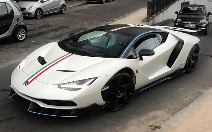 فيديو : لامبورجيني سنتناريو بيضاء مميزة تظهر جمالها في باريس