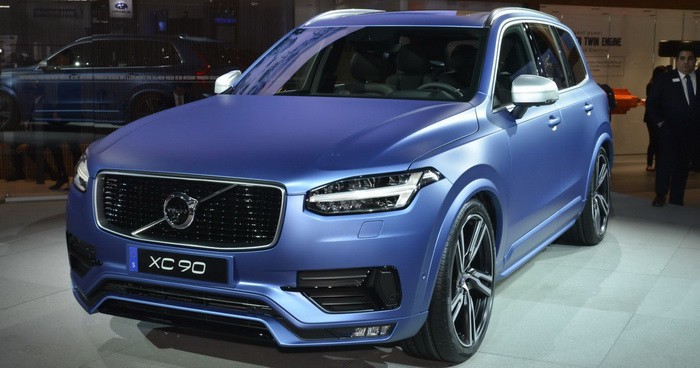 فولفو XC90 R-Design 2016 بطلاء أزرق سحري تطل في ديترويت 2015
