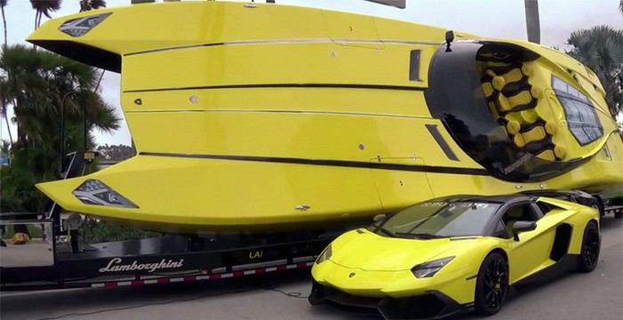 فيديو : أفنتادور LP720-4 وقارب لامبورجيني Speedboat ينشران المتعة في بالم بيتش